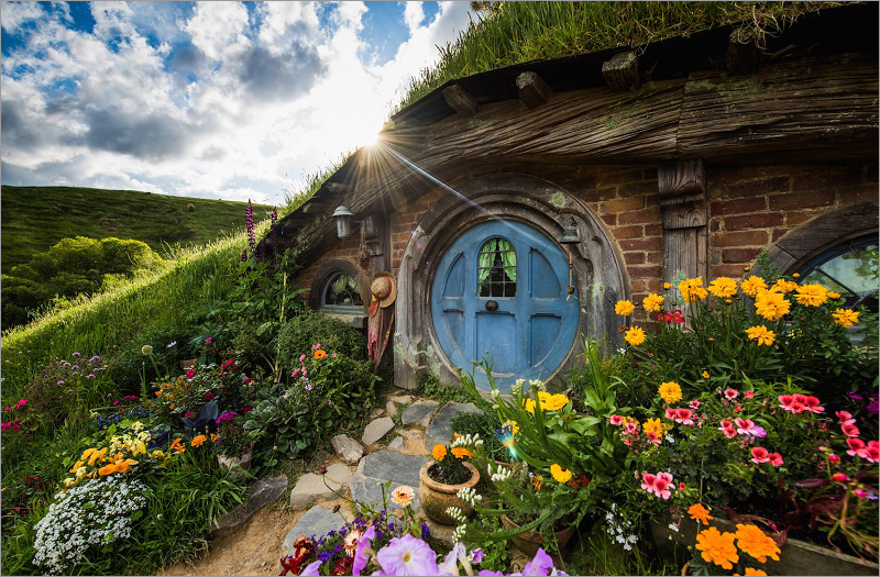 http://www.mapple.co.jp/topics/news/images/20180801/hobbiton-movie-set-18.jpg