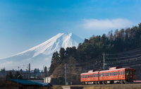 富士山と「富士登山電車」（イメージ）.jpg